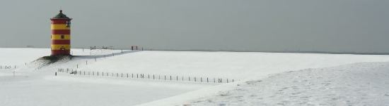 Leuchtturm Pilsum im Schnee, Foto: Sabine Schmitt